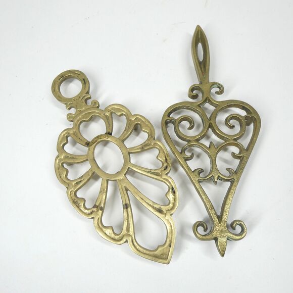 2 Vintage Brass Trivets Leaf Heart MCM Boho - Picture 1 of 6